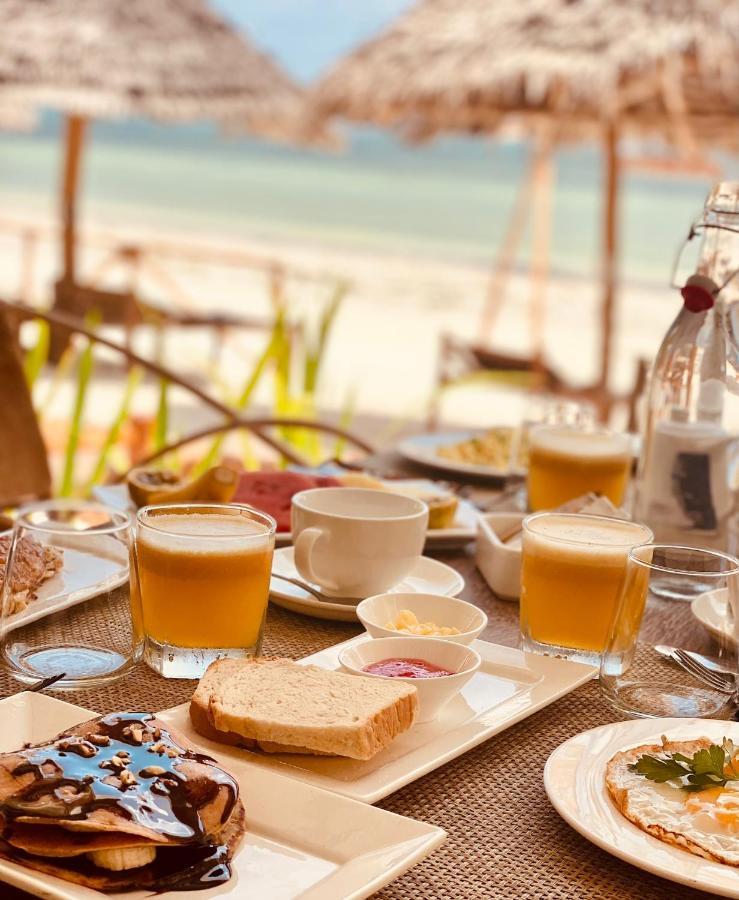 Helwas Zanzibar Beach Hotel Bwejuu Esterno foto