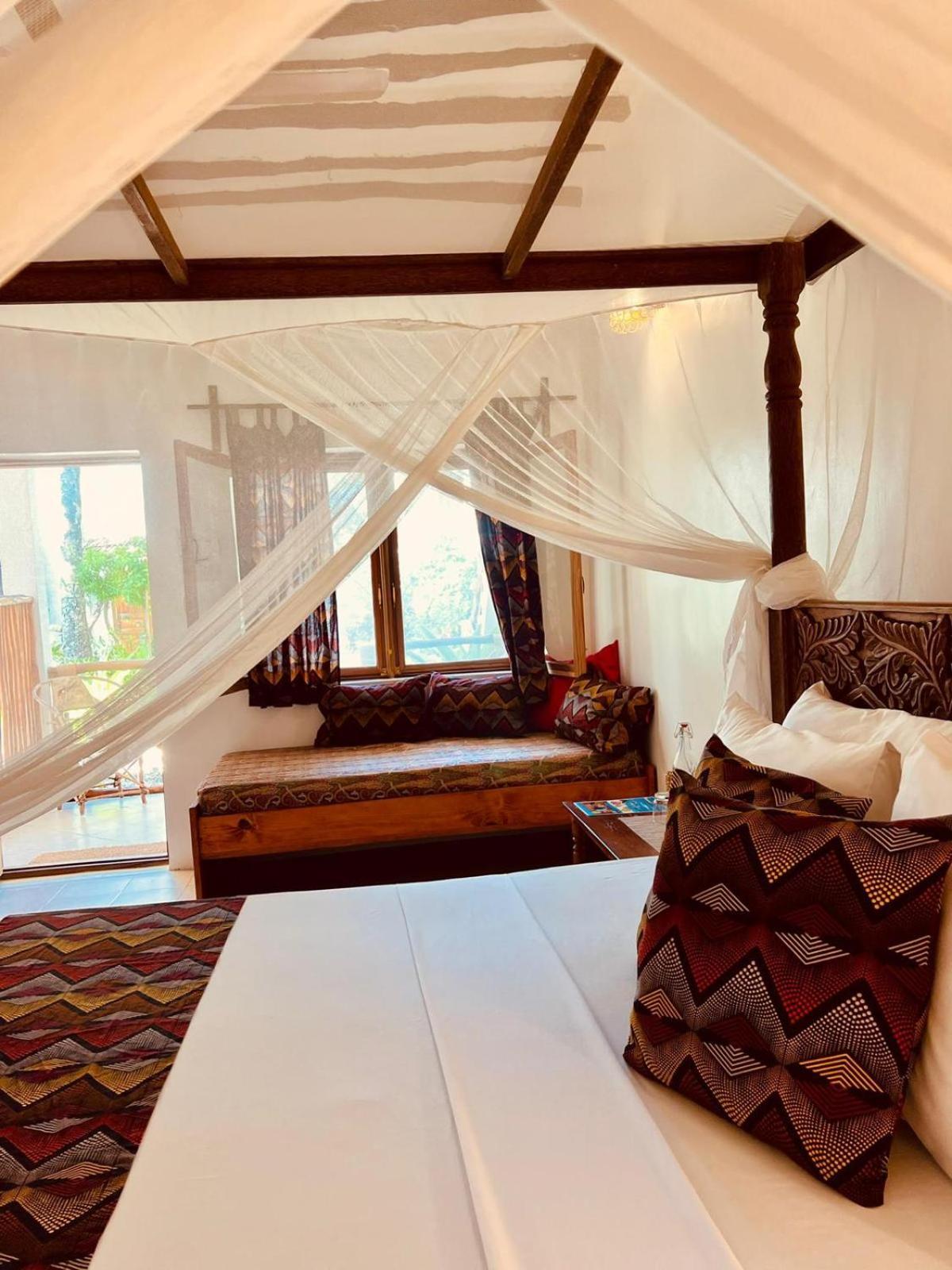 Helwas Zanzibar Beach Hotel Bwejuu Esterno foto