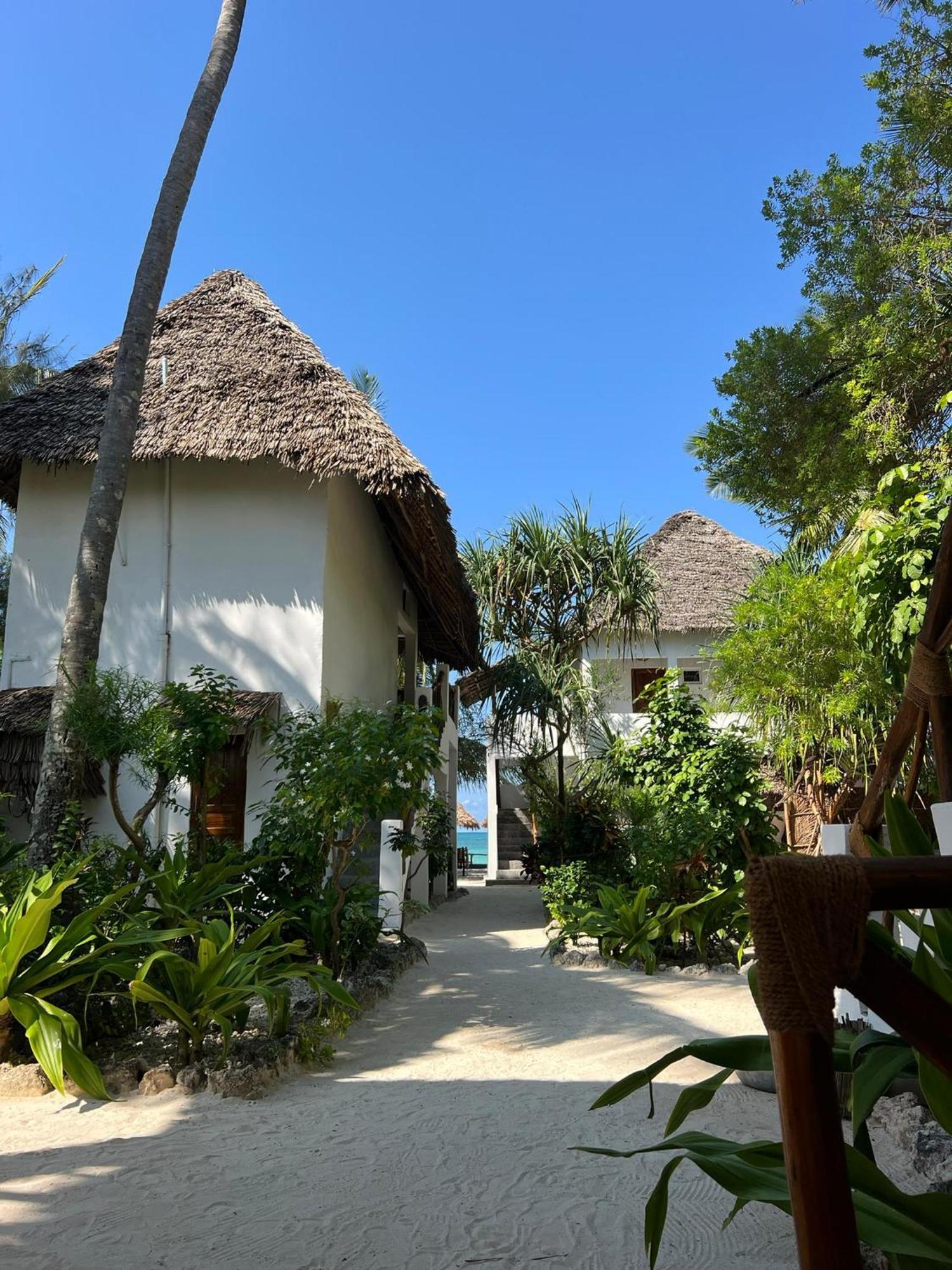 Helwas Zanzibar Beach Hotel Bwejuu Esterno foto