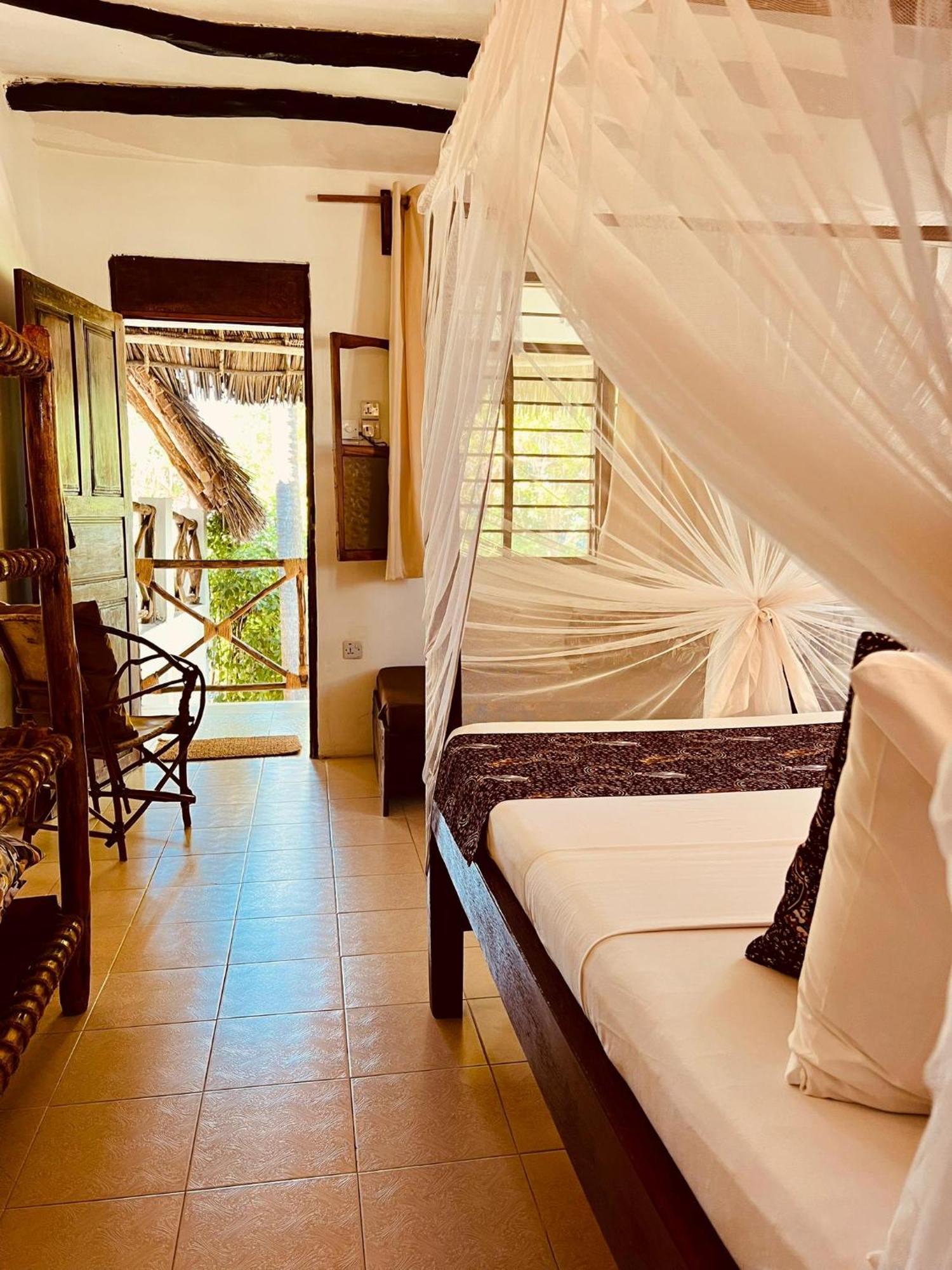 Helwas Zanzibar Beach Hotel Bwejuu Esterno foto