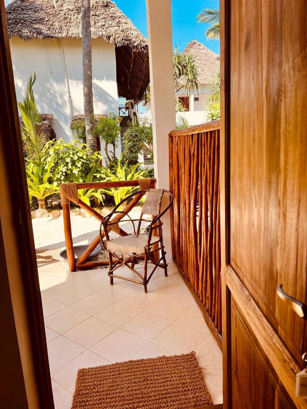 Helwas Zanzibar Beach Hotel Bwejuu Esterno foto