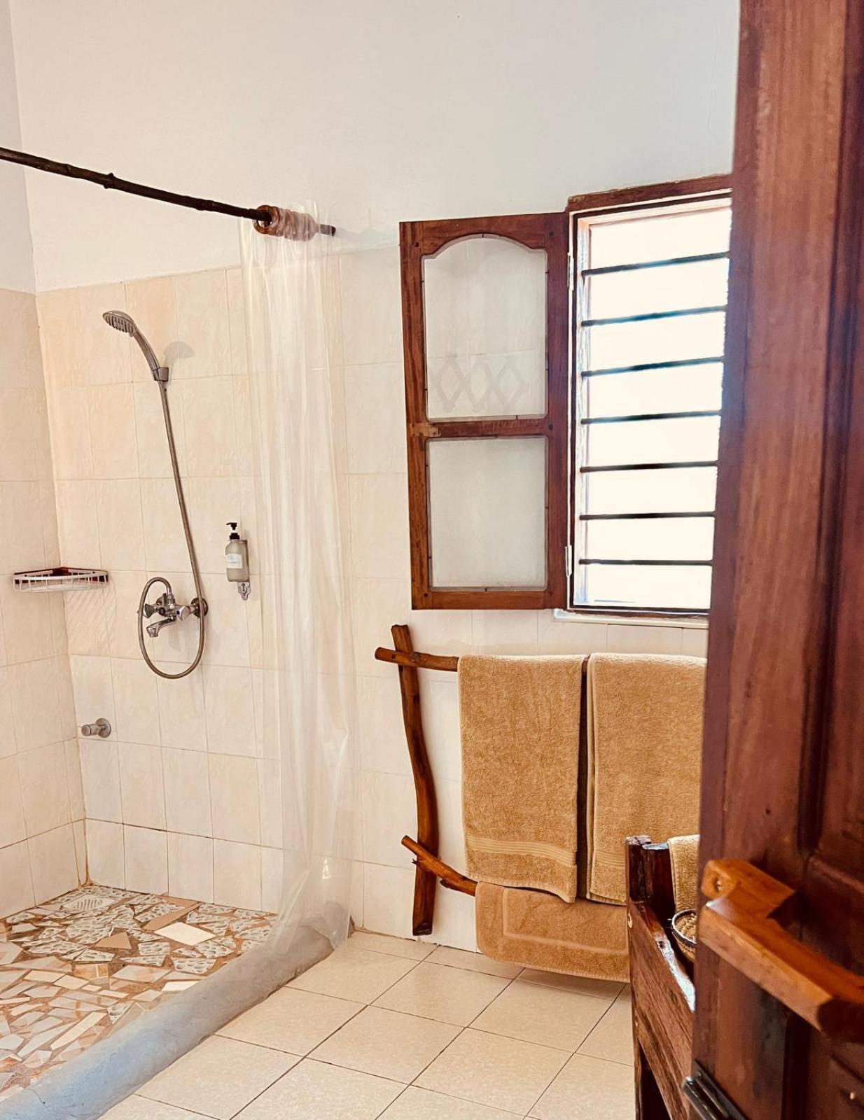 Helwas Zanzibar Beach Hotel Bwejuu Esterno foto