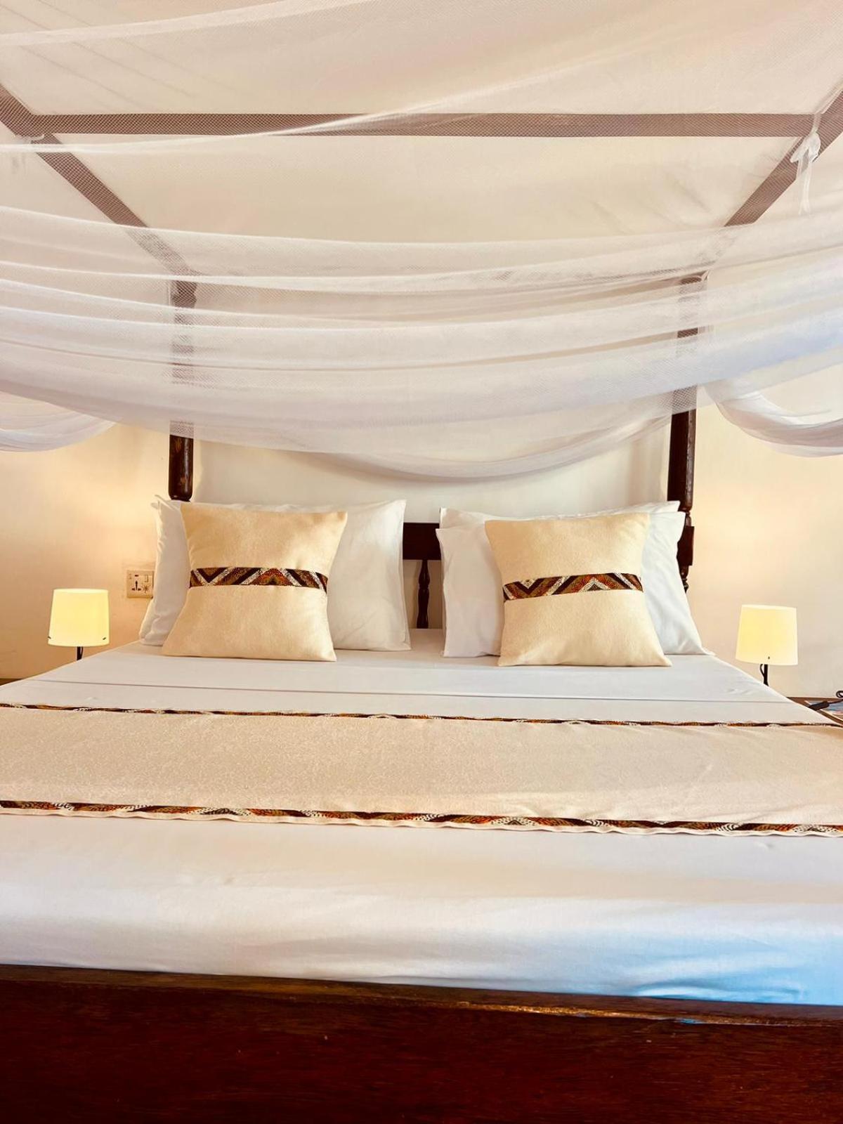 Helwas Zanzibar Beach Hotel Bwejuu Esterno foto