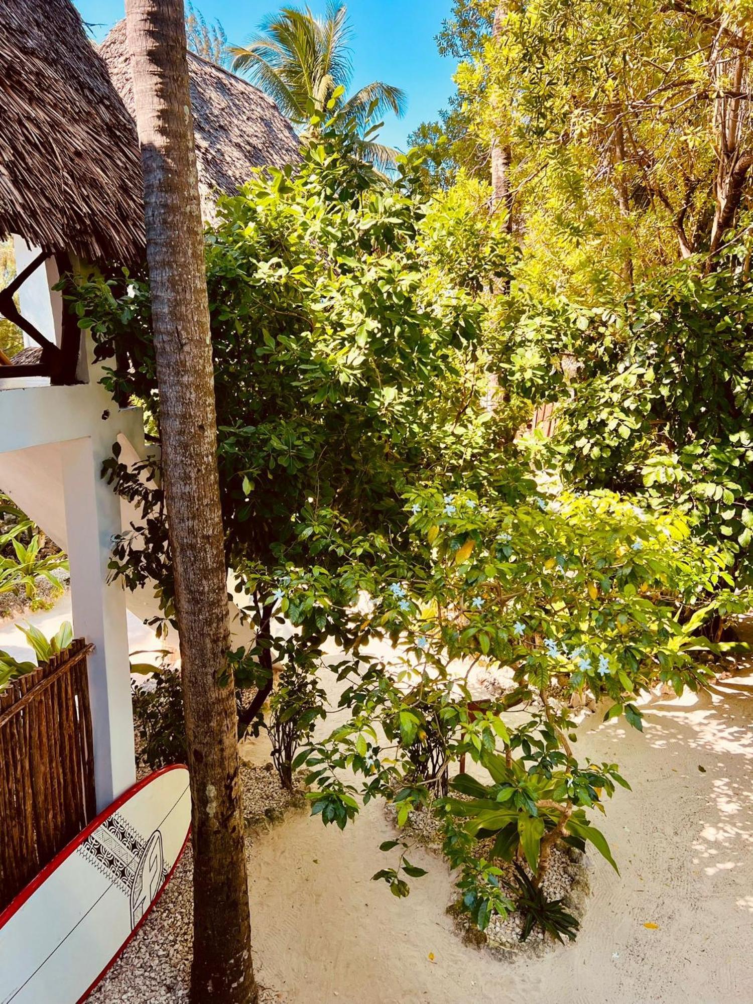 Helwas Zanzibar Beach Hotel Bwejuu Esterno foto