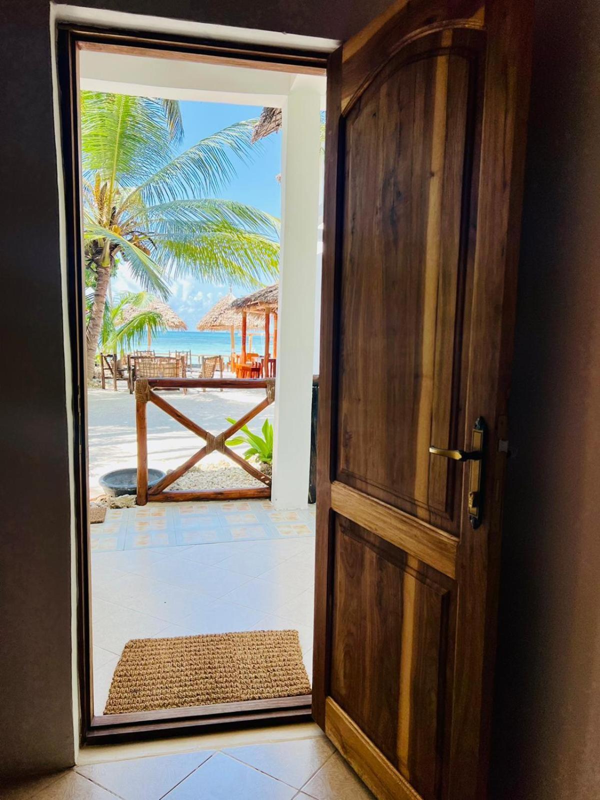 Helwas Zanzibar Beach Hotel Bwejuu Esterno foto