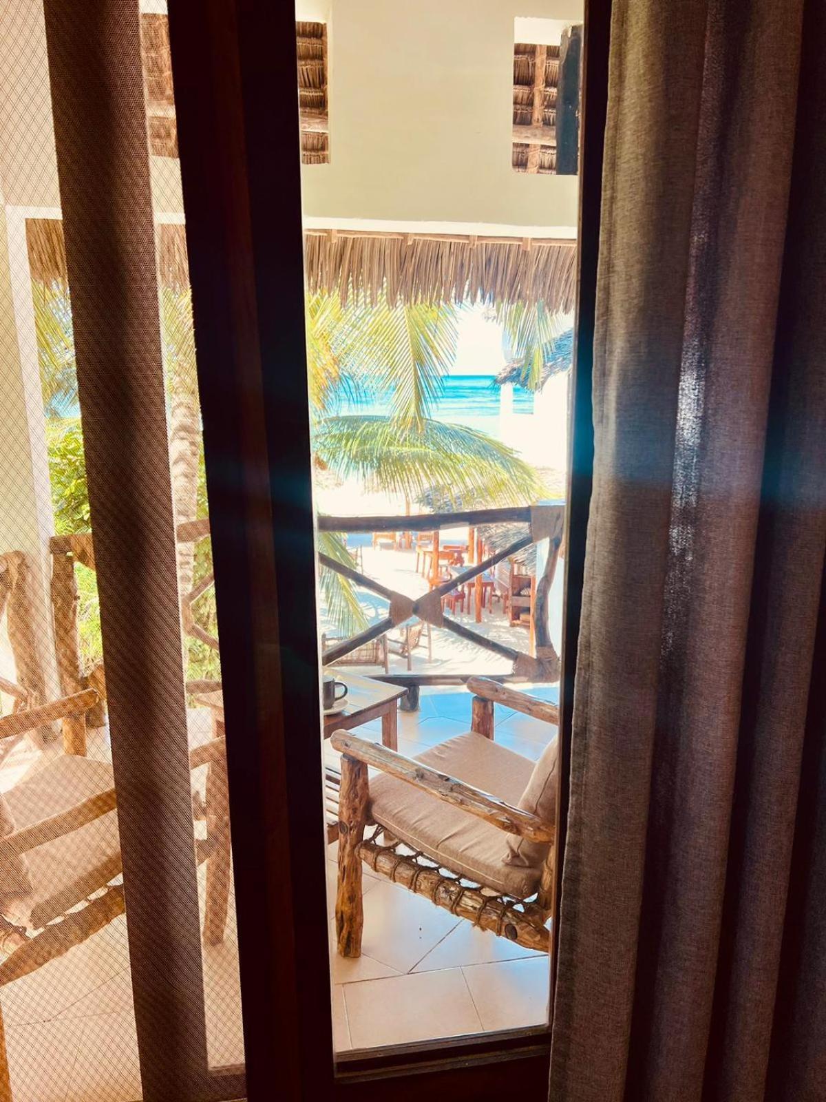 Helwas Zanzibar Beach Hotel Bwejuu Esterno foto