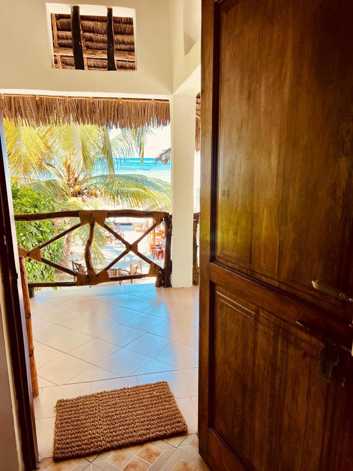 Helwas Zanzibar Beach Hotel Bwejuu Esterno foto